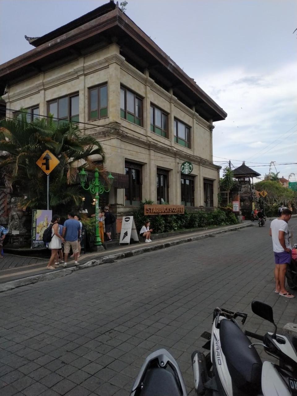 乌布莎丽别墅 外观 照片