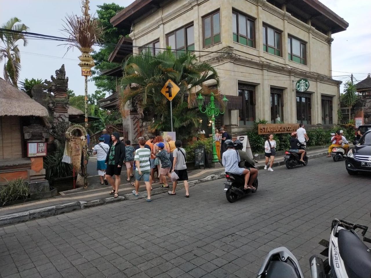 乌布莎丽别墅 外观 照片